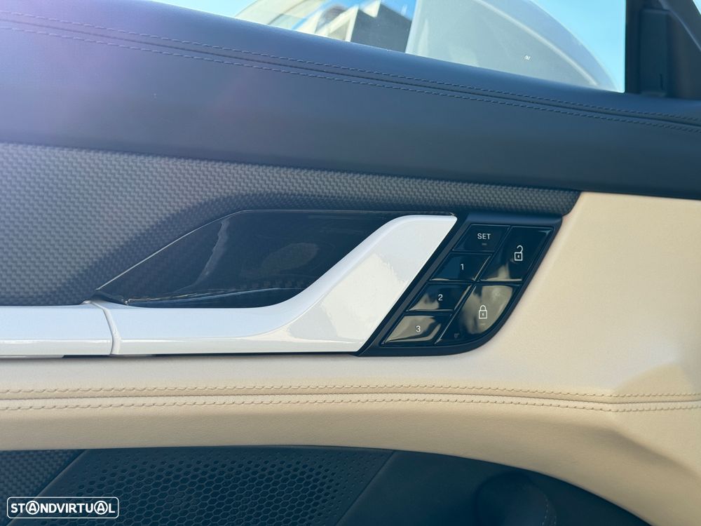 Porsche Taycan Turbo S - 16