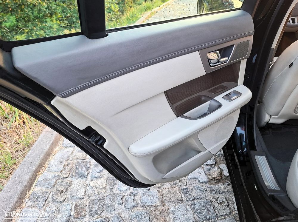 Jaguar XF 2.7 D V6 Premium Luxury - 32