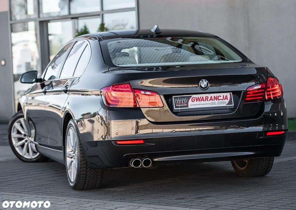 BMW Seria 5 525d Sport-Aut Luxury Line - 3
