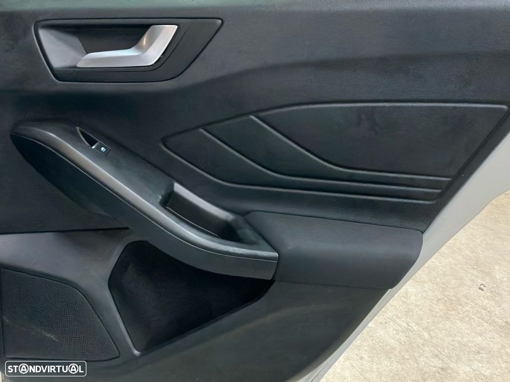Ford Focus 1.0 EcoBoost MHEV ST-Line X - 22