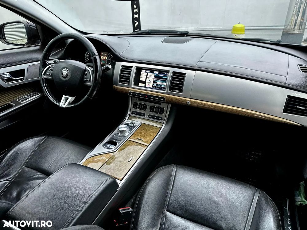 Jaguar XF 2.2D Luxury - 6