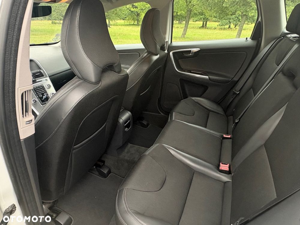 Volvo XC 60 D4 AWD Momentum - 7