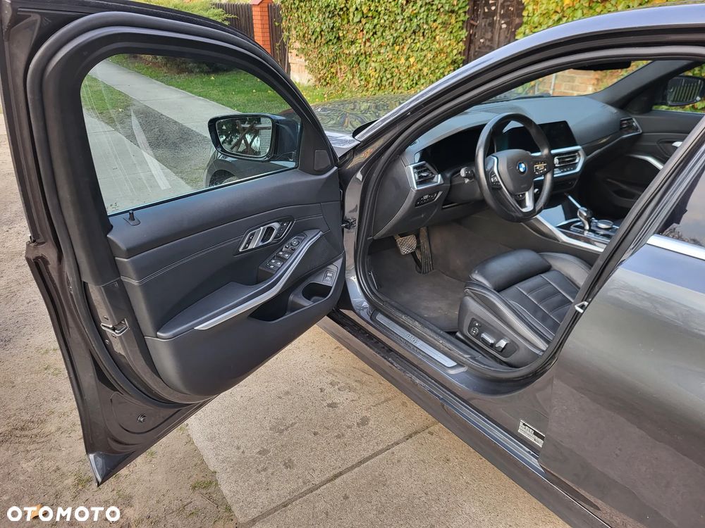 BMW Seria 3 330i Sport Line - 16