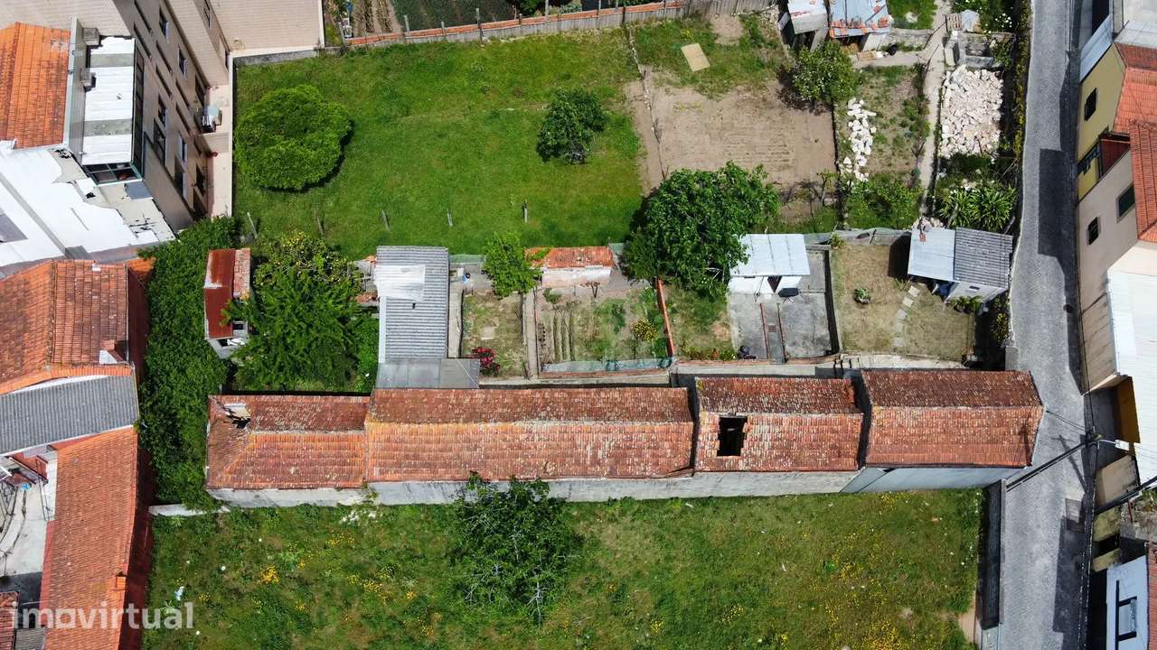 Conjunto de 5 Moradias para Reabilitar com Garagem e Jardim em Localiz - Grande imagem: 2/22