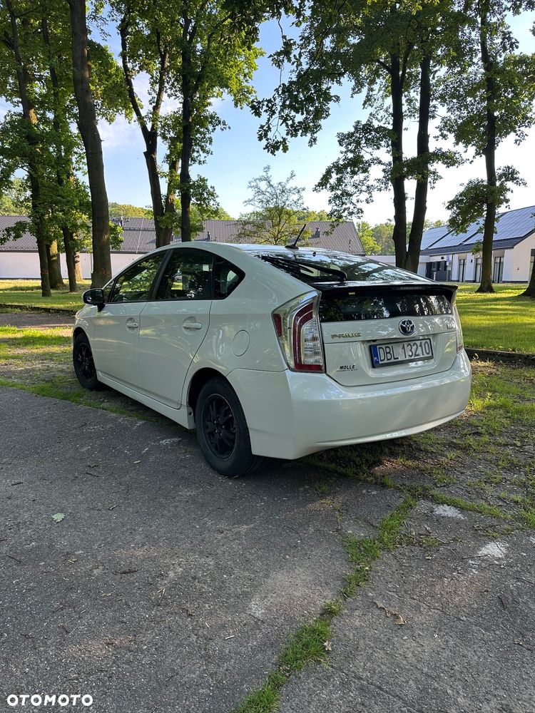 Toyota Prius (Hybrid) - 5
