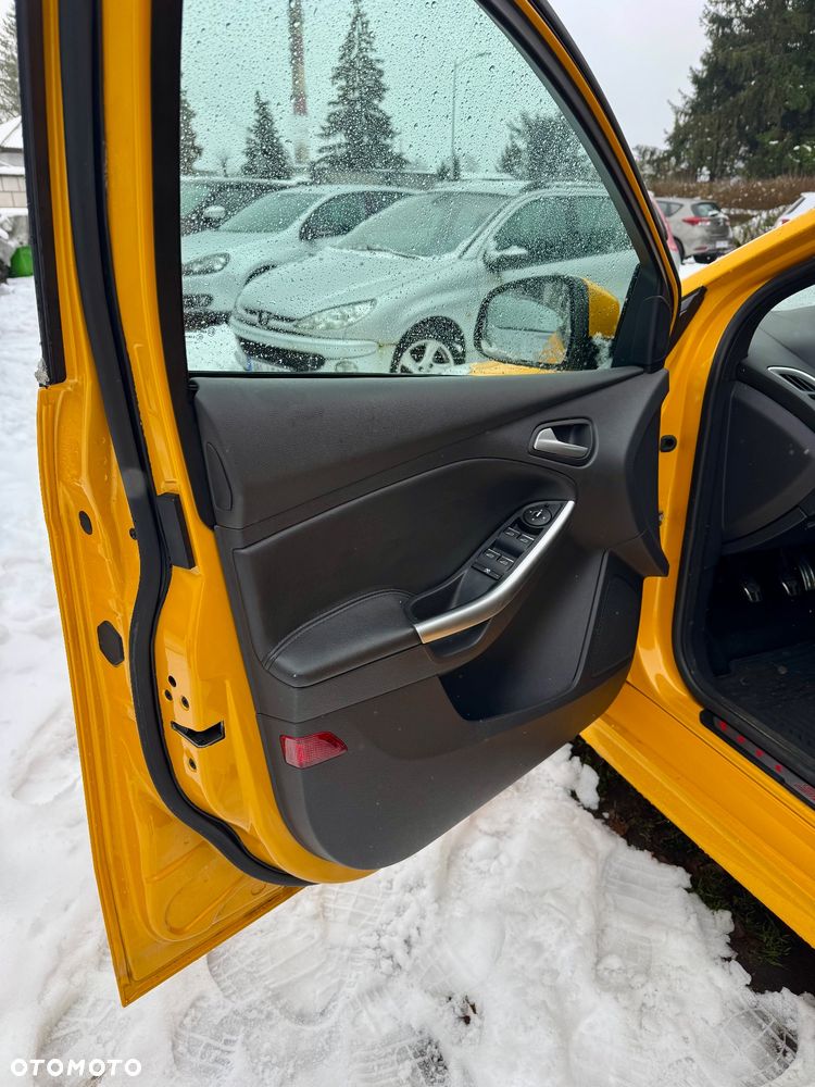 Ford Focus ver-2-0-ecoboost-st - 16