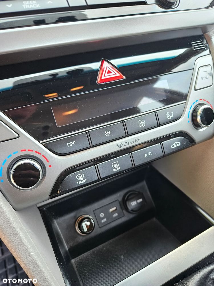 Hyundai Elantra - 25