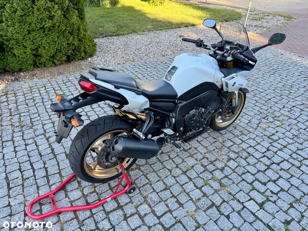 Yamaha FZ8 - 11