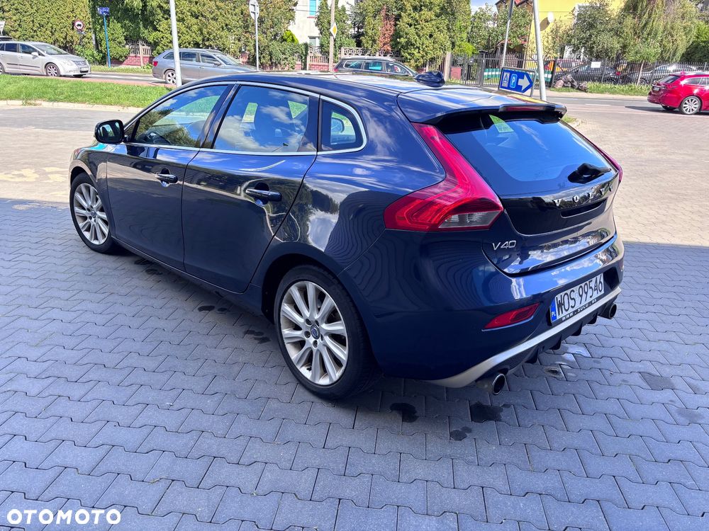 Volvo V40 D2 R Design - 4