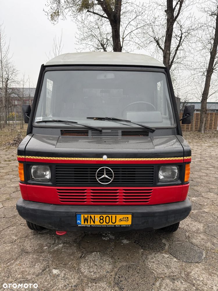 Mercedes-Benz 410 - 10