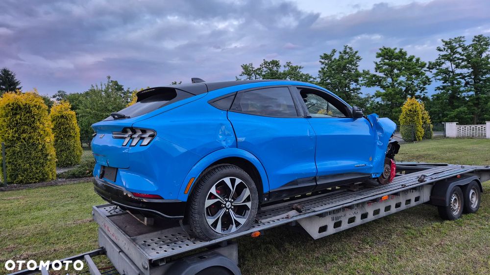 Ford Mustang Mach-E PREMIUM - 24