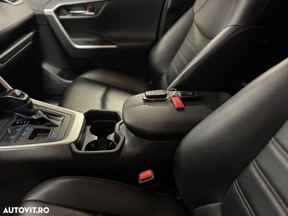 Toyota RAV4 2.5 4x2 Lounge - 27