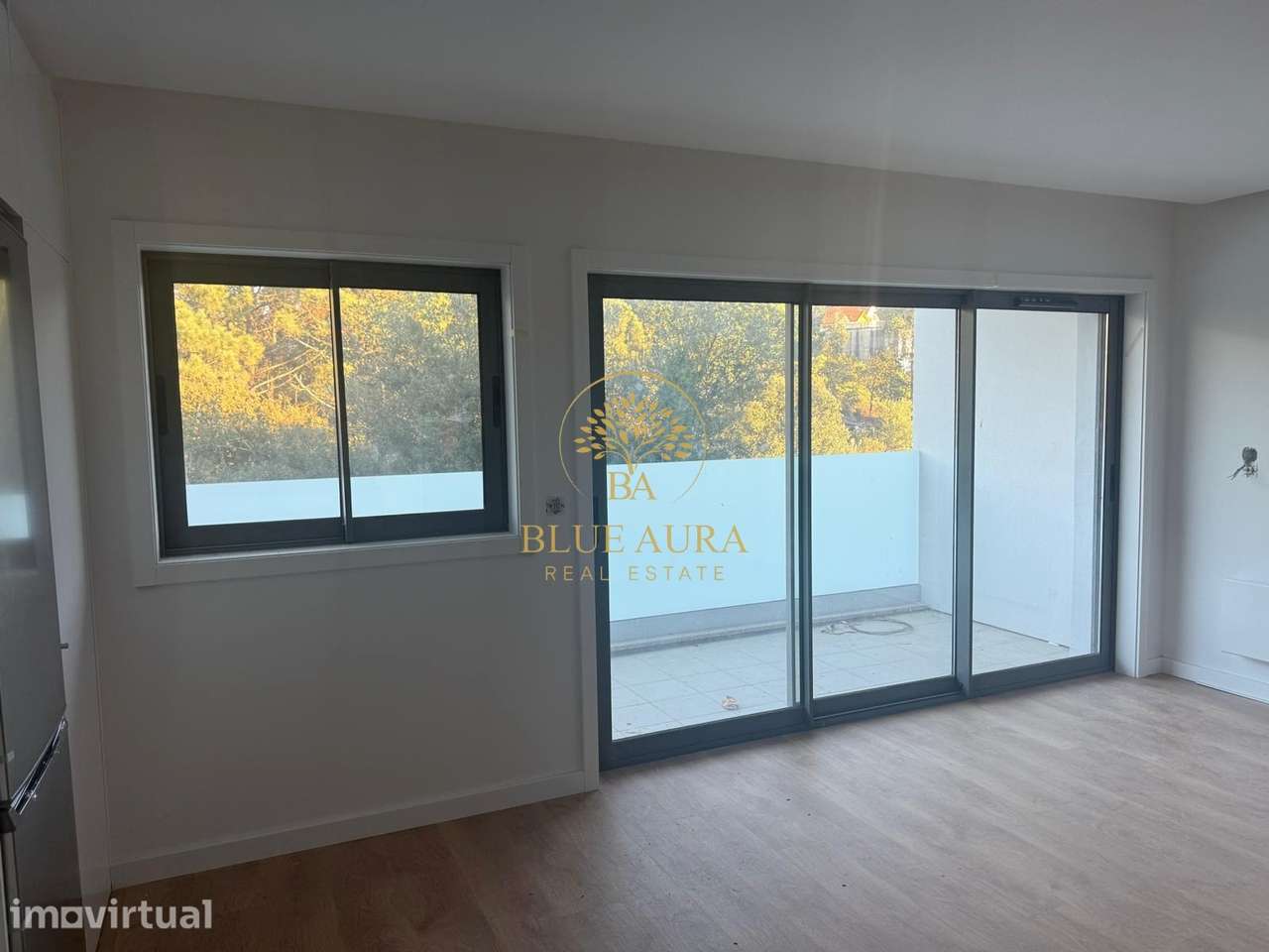 Apartamento T3 Novo com Varanda e Dois Lugares de Garagem - Grande imagem: 2/35