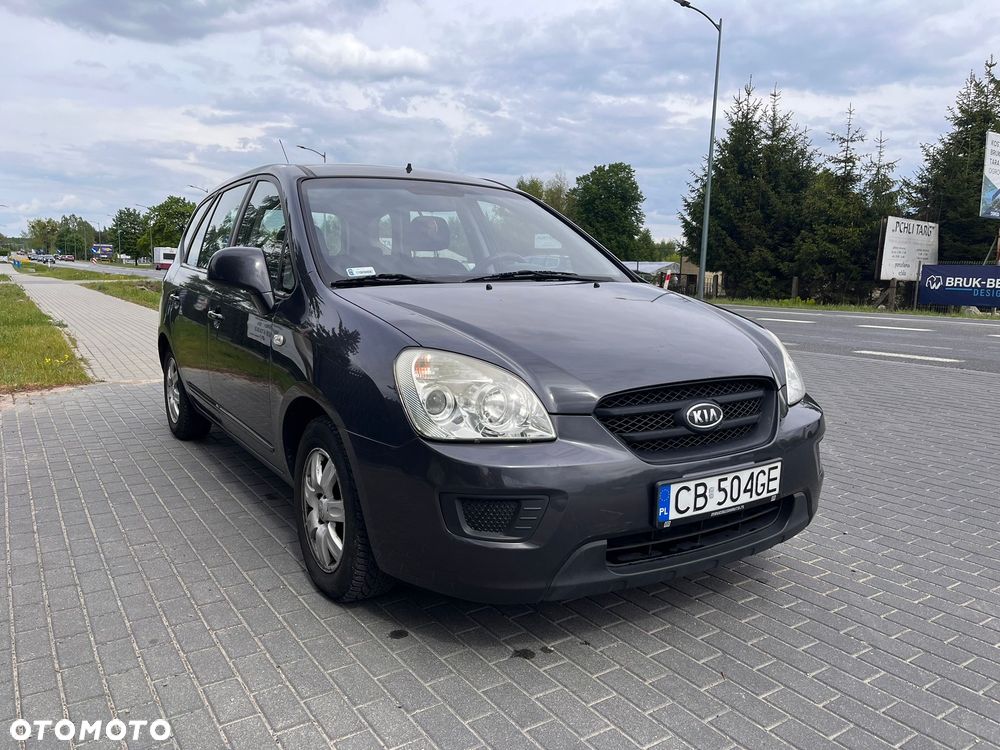 Kia Carens 2.0 CVVT LX - 17