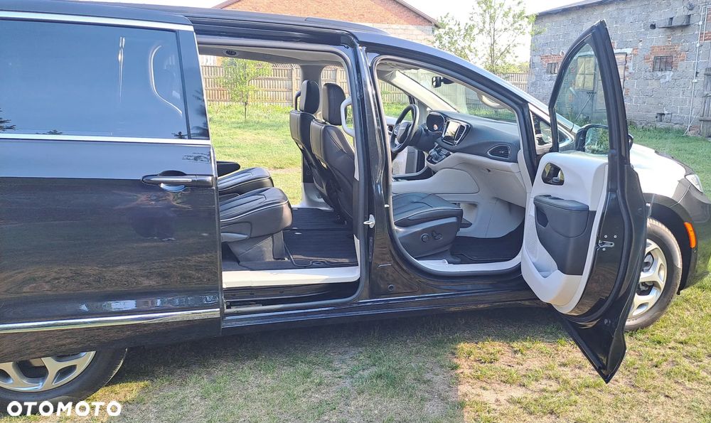 Chrysler Pacifica - 5