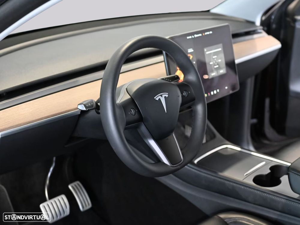 Tesla Model Y - 5
