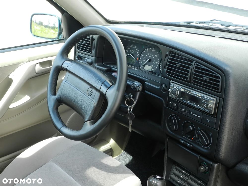 Volkswagen Passat - 20