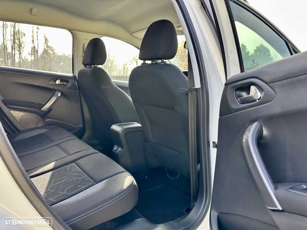 Peugeot 2008 1.6 BlueHDi Style - 29