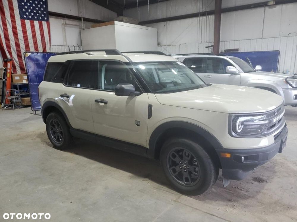 Ford Bronco - 5