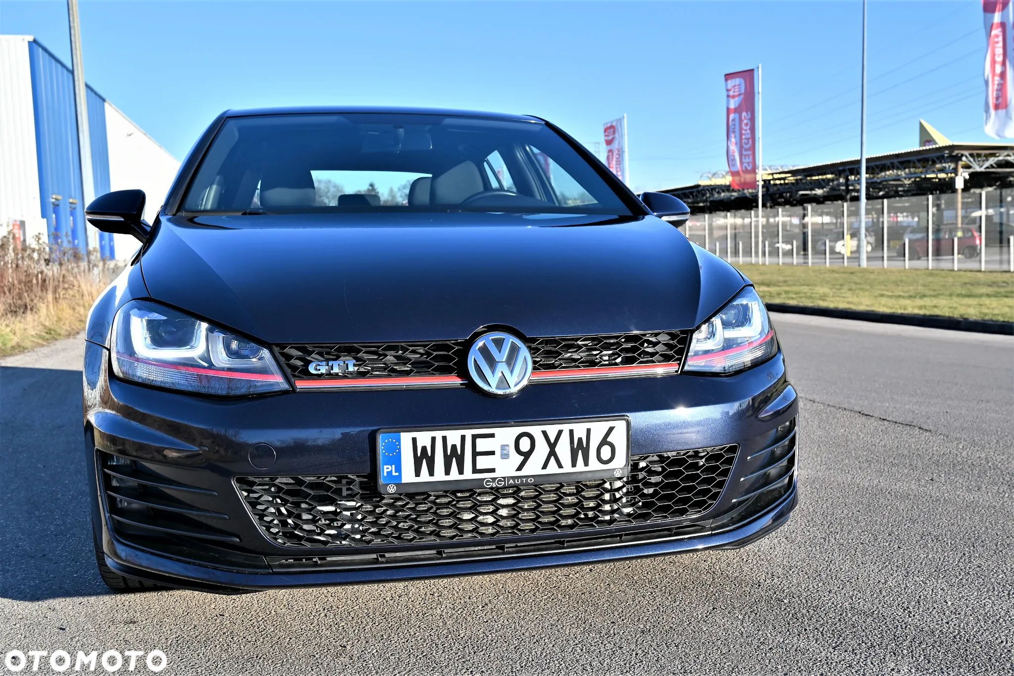 Volkswagen Golf - 1