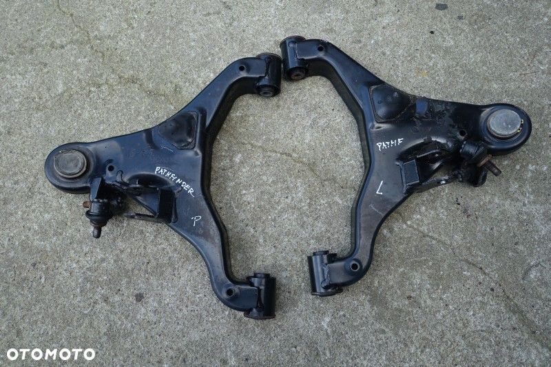 WAHACZ  PRAWY DOLNY PATHFINDER R51 - 1