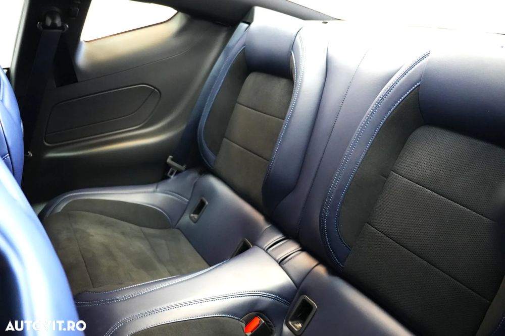 Ford Mustang 5.0 V8 Aut. Dark Horse - 10