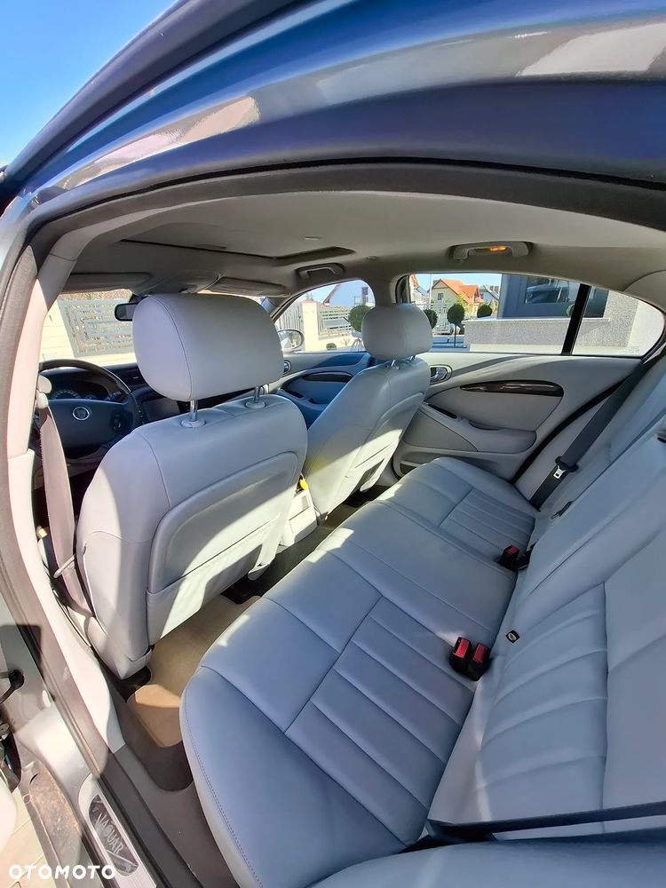 Jaguar S-Type 4.2 V8 - 16