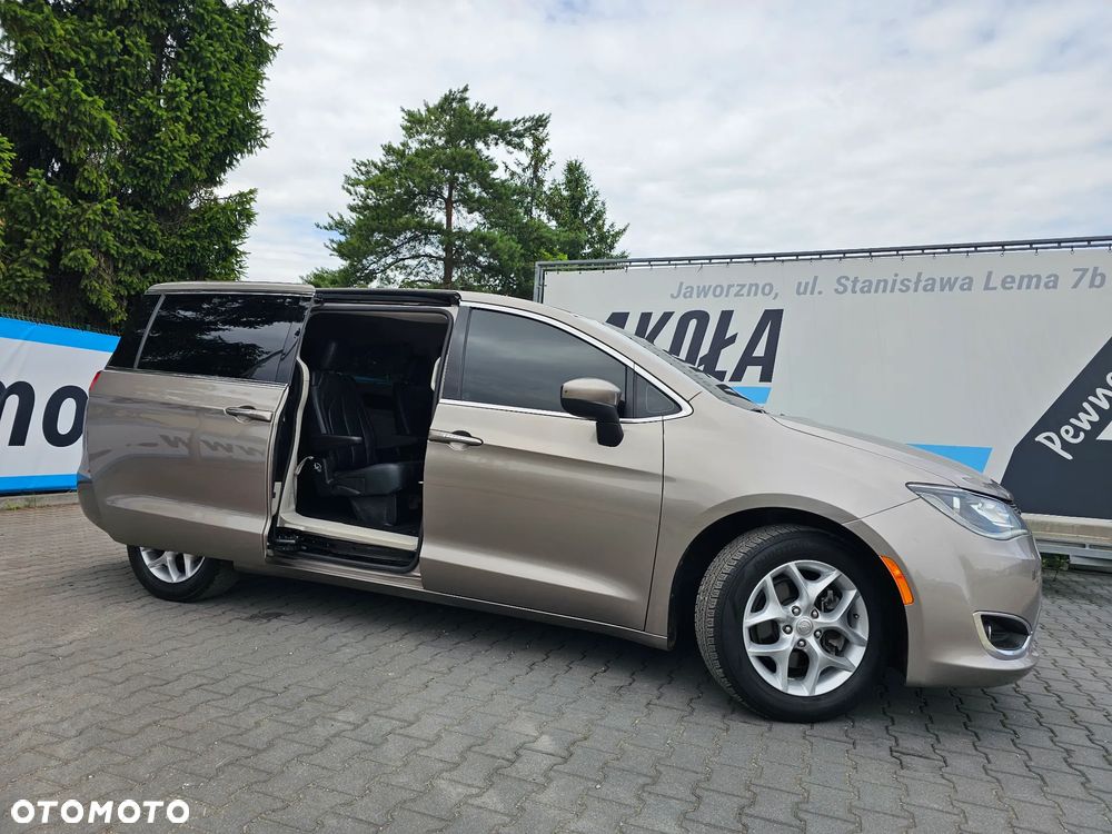 Chrysler Pacifica - 2