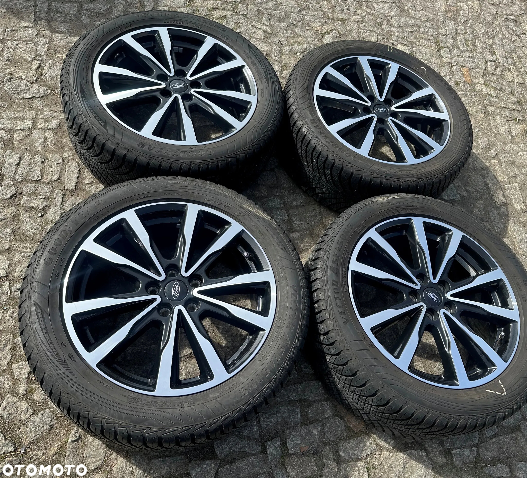 Koła Całoroczne wielosezonowe do Ford Kuga 5x108 18 235 50 Goodyear - 2