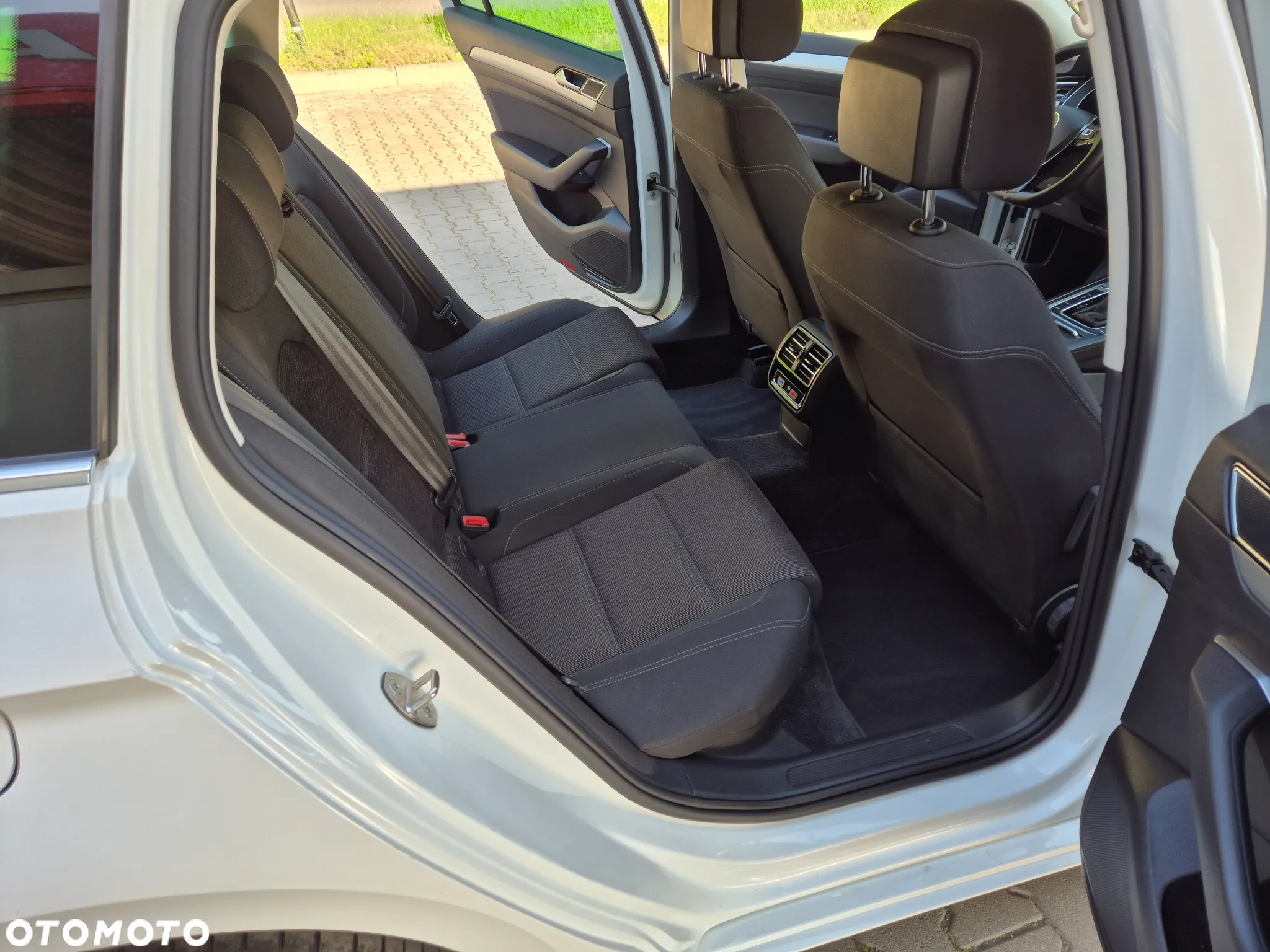 Volkswagen Passat - 22
