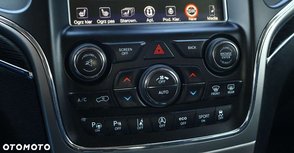 Jeep Grand Cherokee - 31