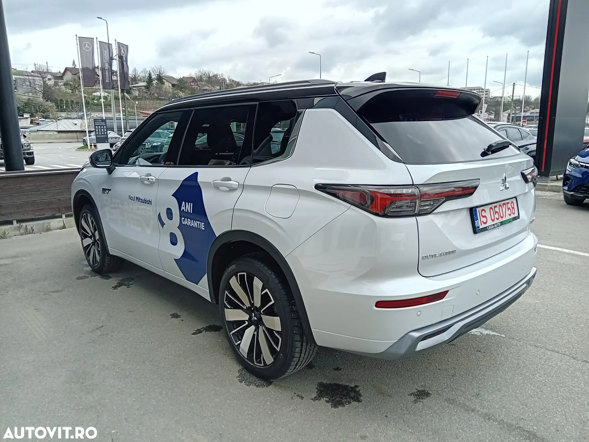 Mitsubishi Outlander - 4