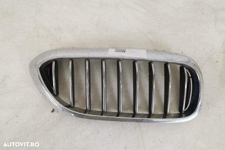 Grila Centrala Radiator Nara Dreapta Originala In Stare Buna 2021 2022 - 1