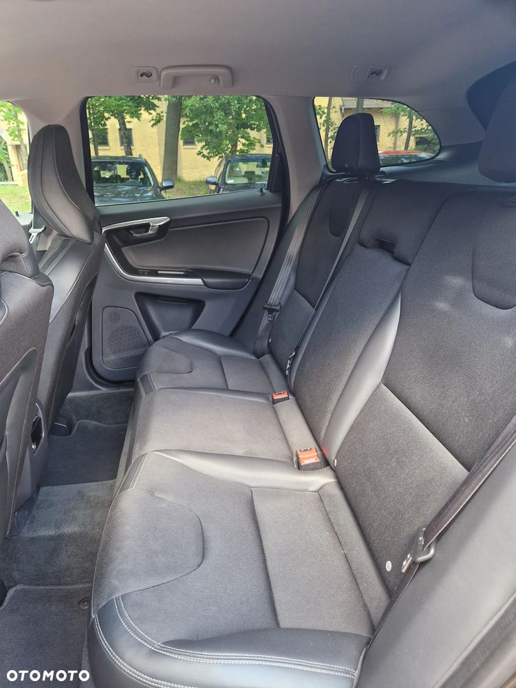 Volvo XC 60 D4 Momentum - 34