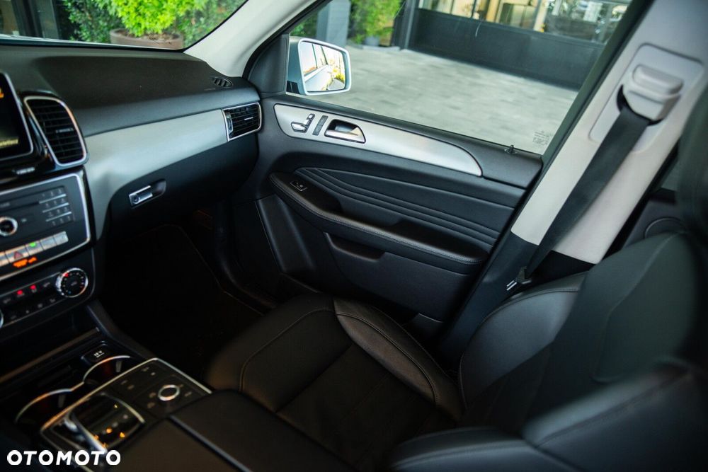 Mercedes-Benz GLE - 23