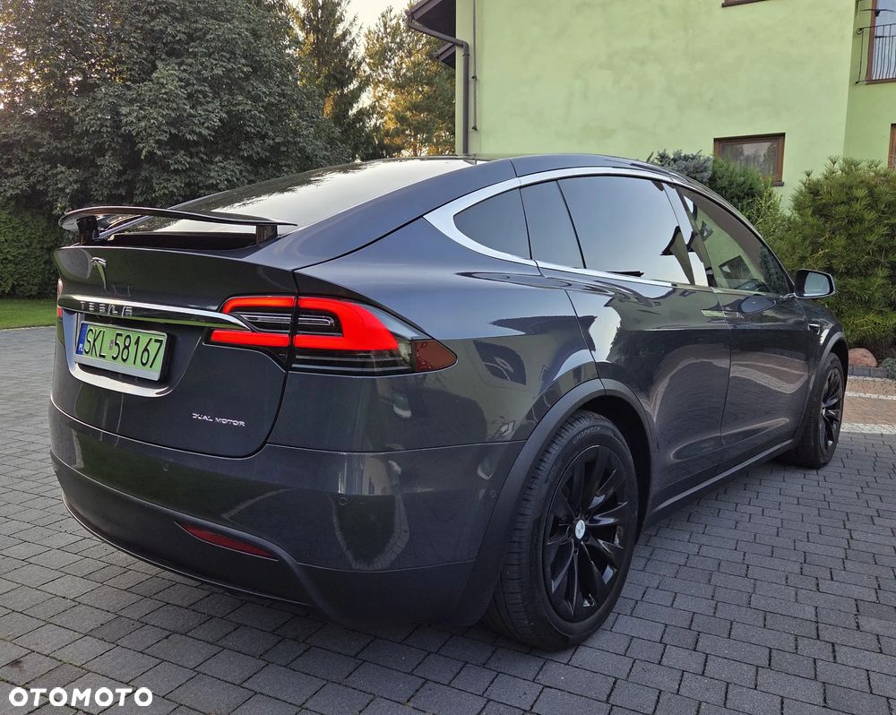 Tesla Model X - 7