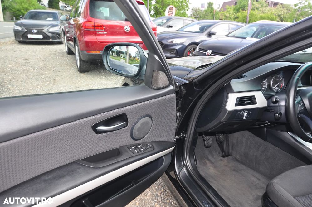 BMW Seria 3 320d - 16