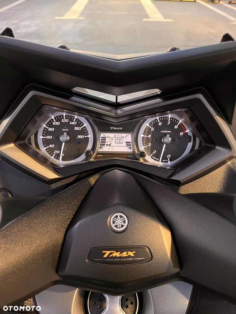 Yamaha Tmax - 10