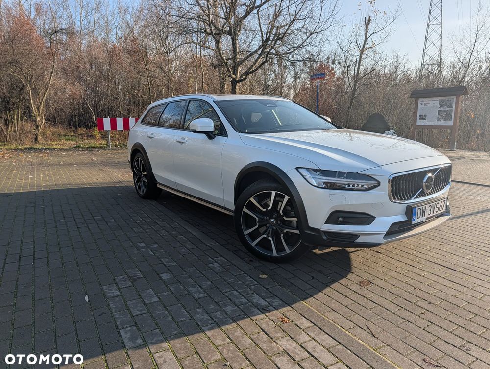 Volvo V90 Cross Country - 13