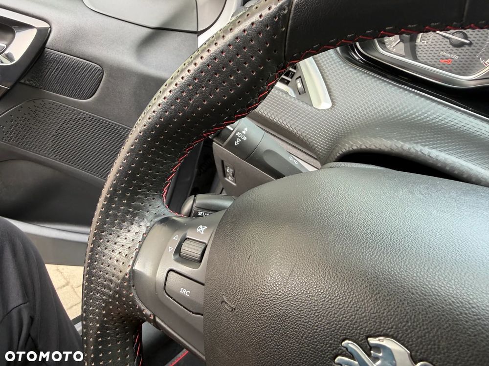 Peugeot 2008 PureTech 110 Stop&Start EAT6 GT-Line Edition - 34