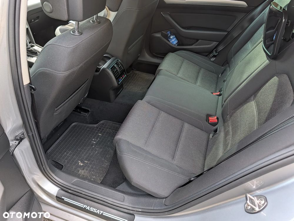 Volkswagen Passat Variant 1.6 TDI (BlueMotion Technology) DSG Comfortline - 19