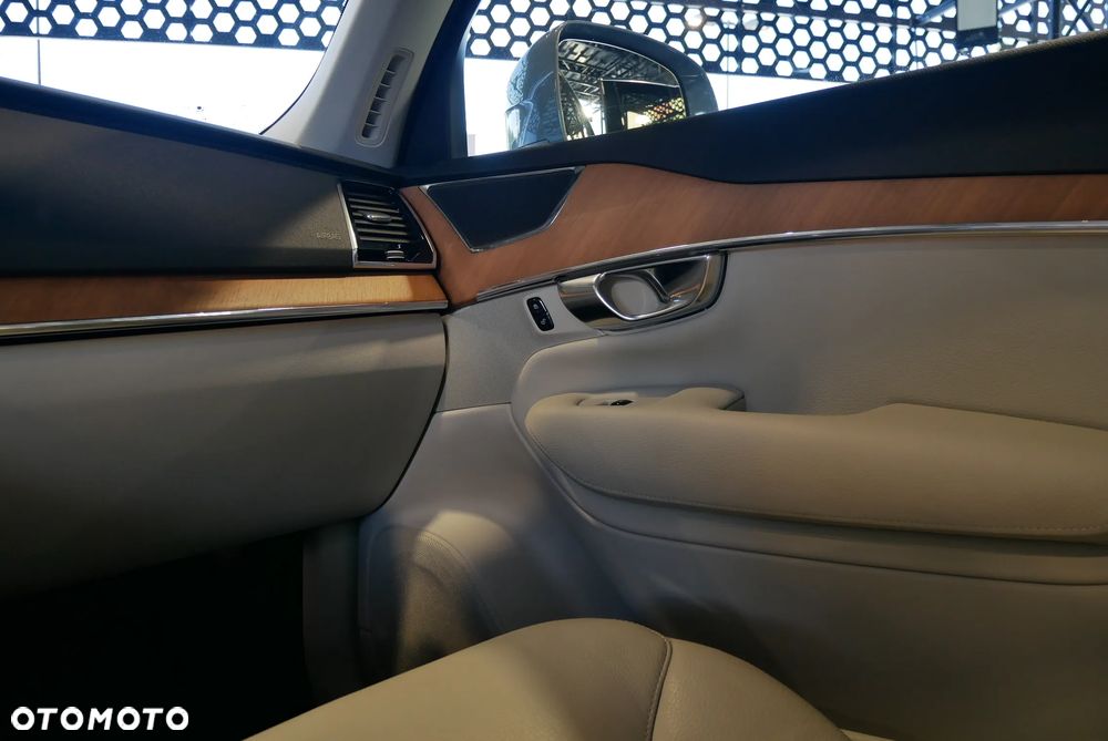 Volvo XC 90 T8 AWD Plug-In Hybrid Inscription 6os - 23