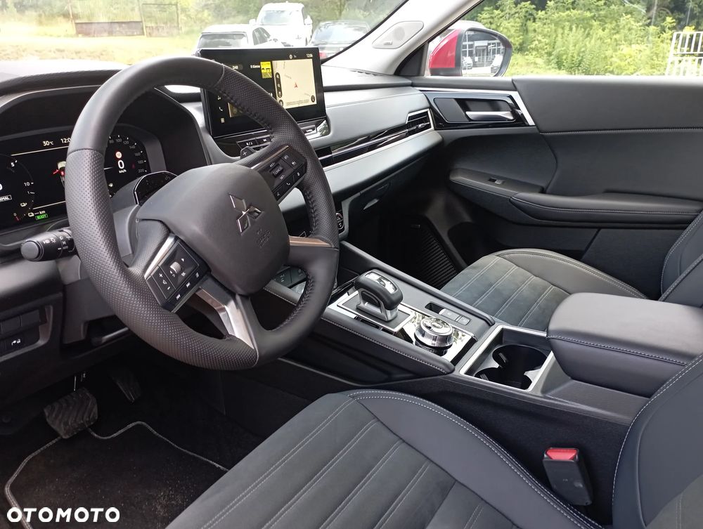 Mitsubishi Outlander Invite - 3