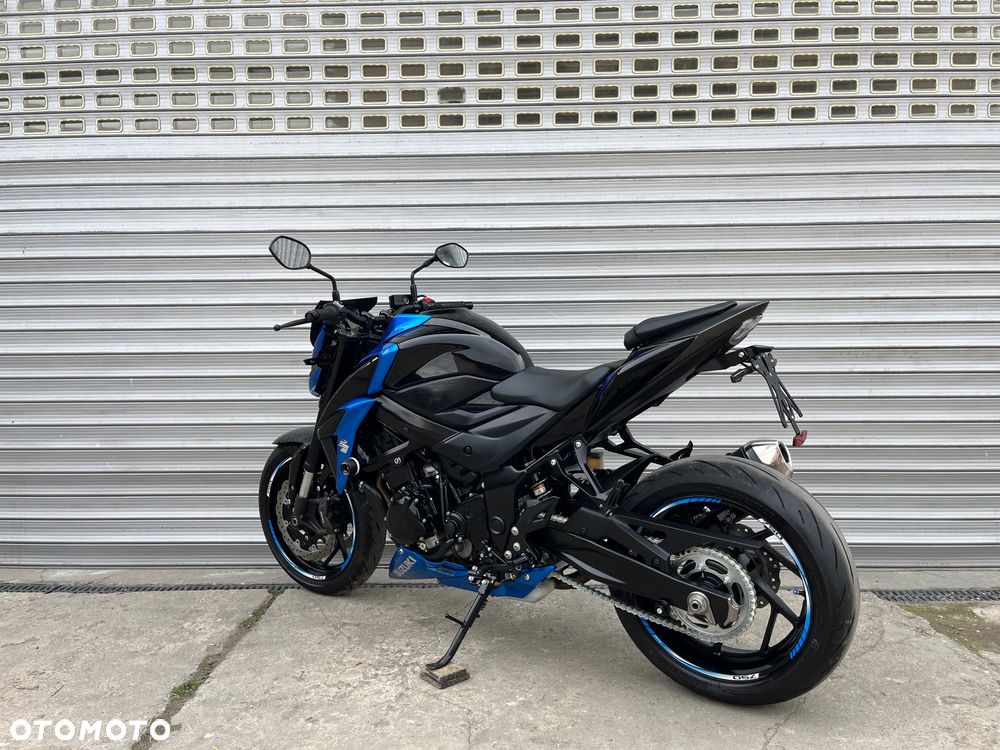 Suzuki GSX - 4