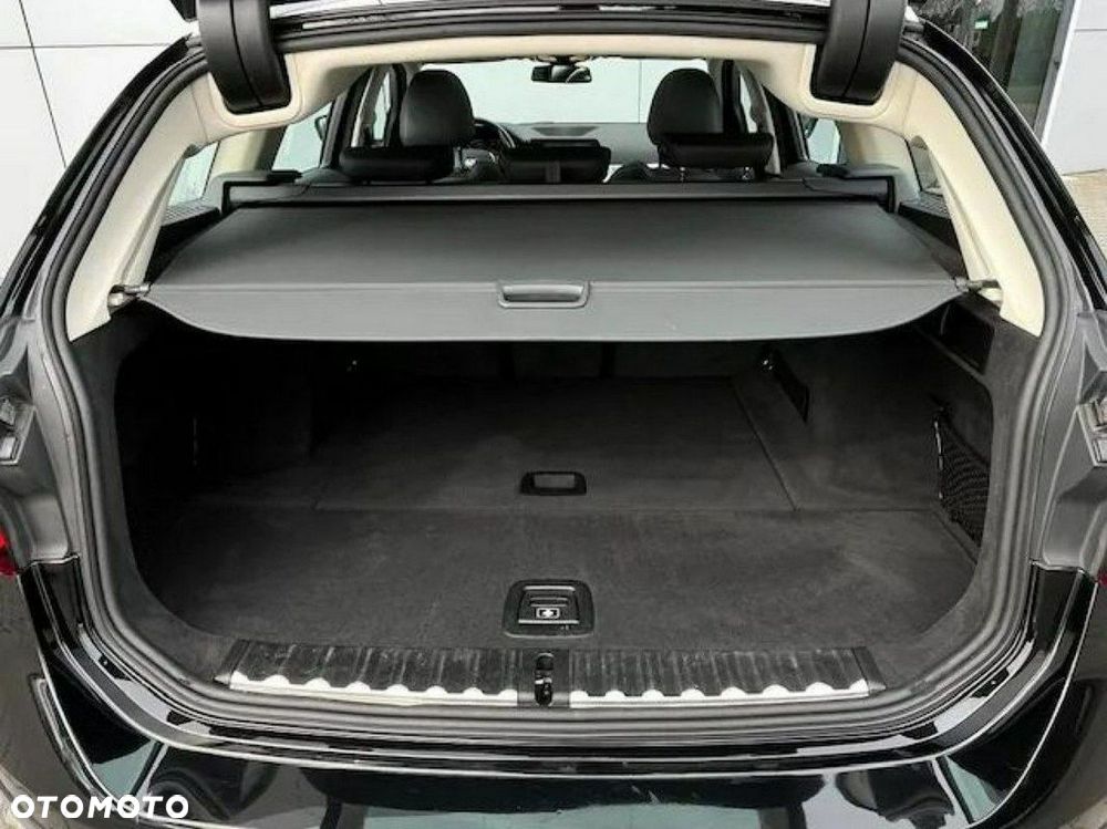 BMW Seria 3 318d Sport Line - 12