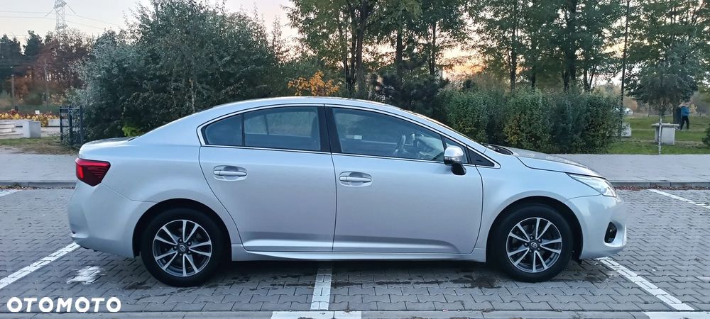 Toyota Avensis 2017 photo 2