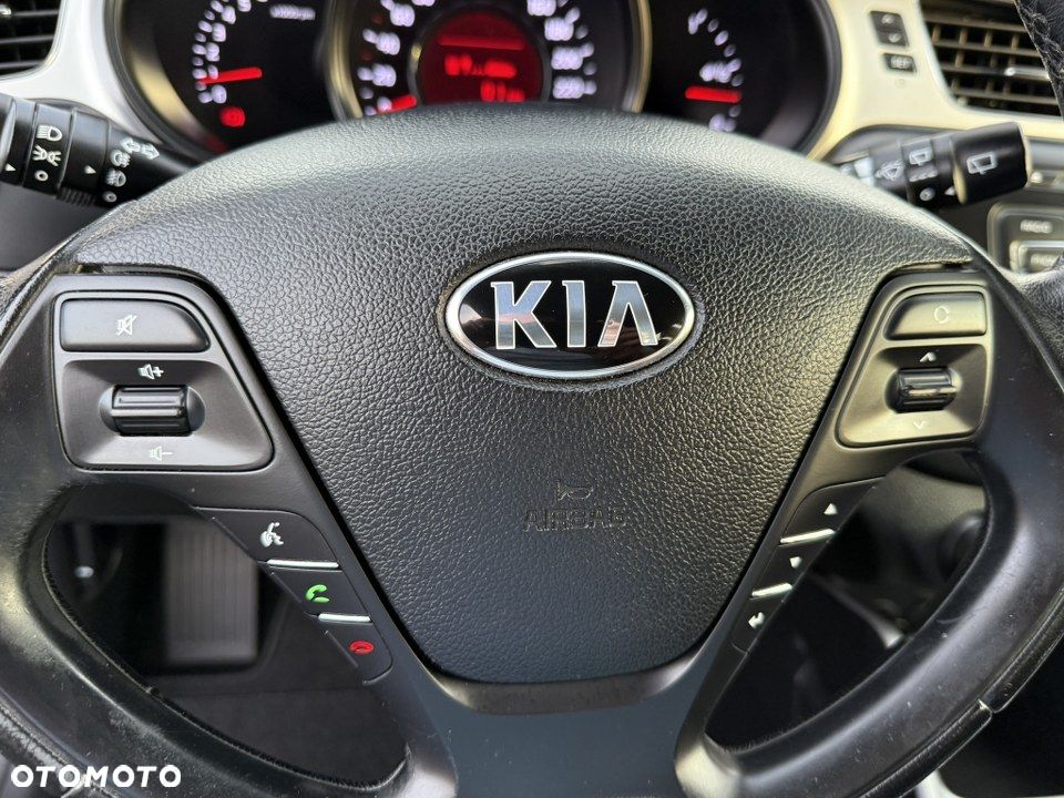 Kia Ceed 1.6 GDI Dream Team Edition - 22