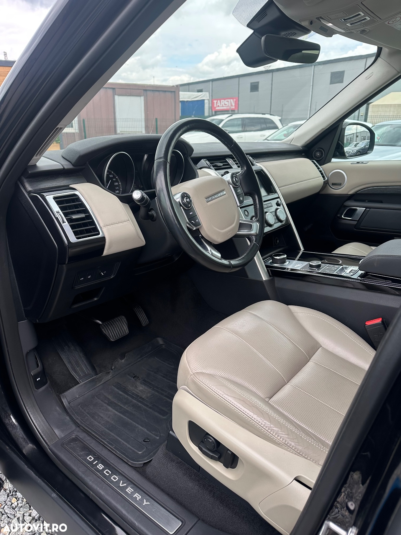 Land Rover Discovery 2.0 L SD4 HSE Luxury - 13