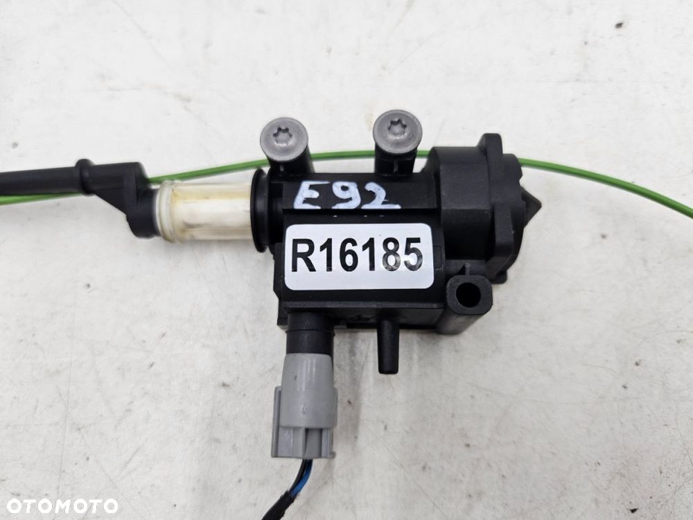 Siłownik klapki paliwa BMW E90 E91 E92 Mini Cooper R56 R57 R58 R59 04-12r. silniczek 6985880 - 6