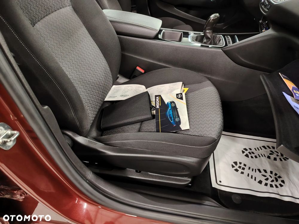 Opel Insignia 1.5 T Exclusive S&S - 38